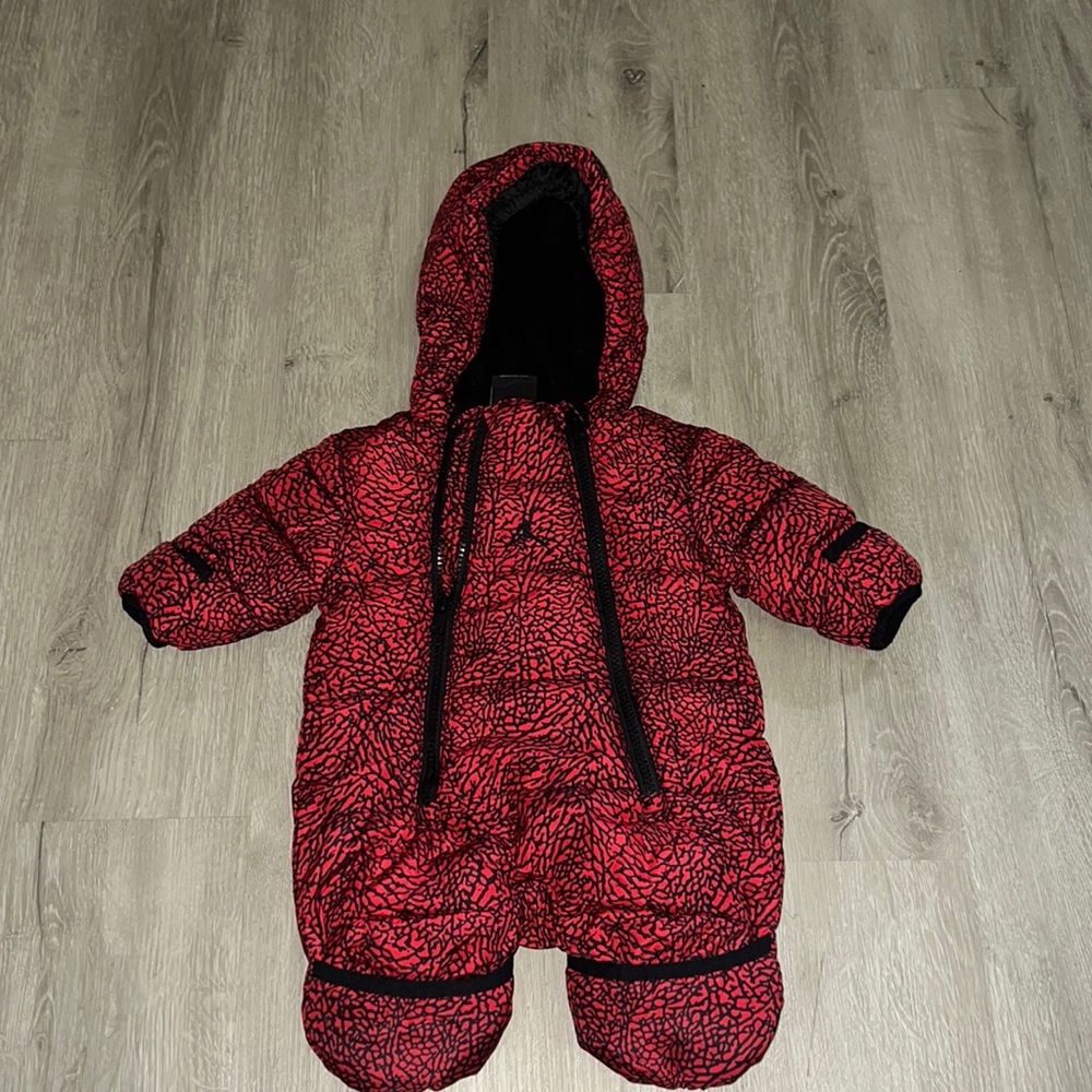 Jordan Snowsuit Baby boy/girl Hooded Abstracts print 0/3mos